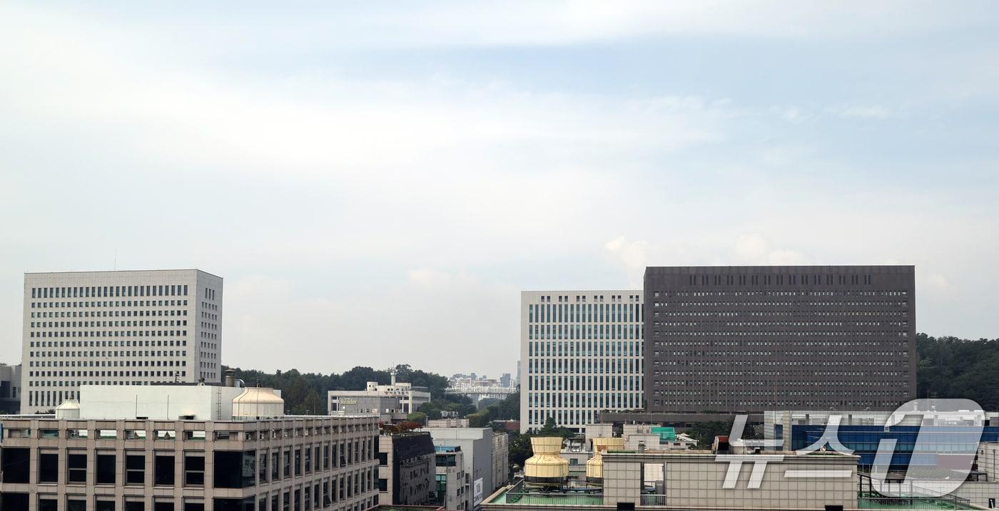 서울 서초구 대검찰청&#40;왼쪽부터&#41;, 서울고등검찰청&#40;서울고검&#41;, 서울중앙지방검찰청&#40;서울중앙지검&#41;의 모습. 2025.9.30/뉴스1 ⓒ News1 황기선 기자