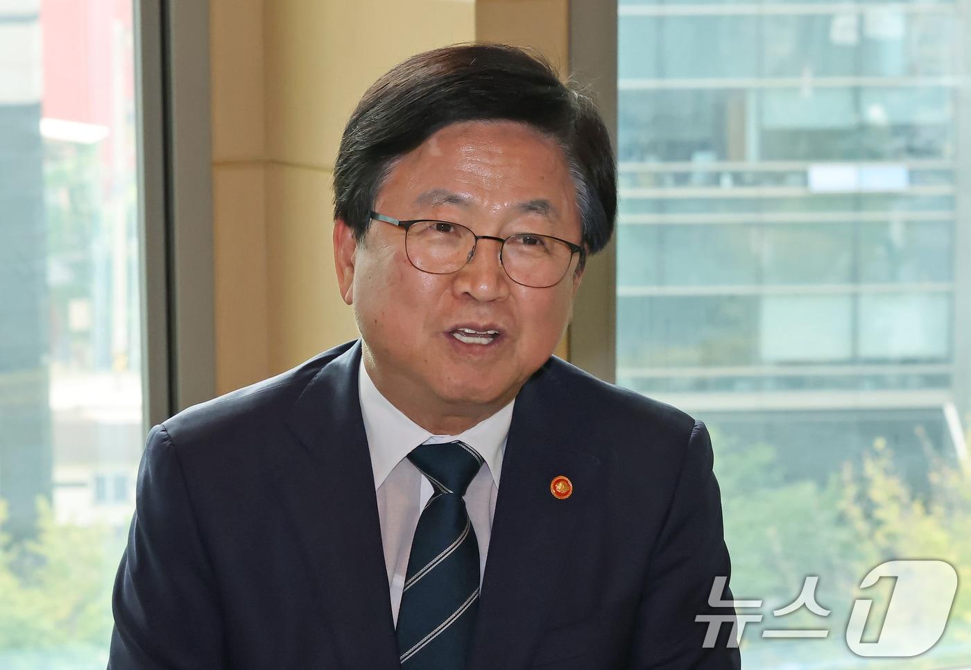 최교진 사회부총리 겸 교육부 장관이 30일 서울 종로구 포시즌스 호텔에서 열린 &#39;교육부 장관-한국대학교육협의회 회장단&#39; 간담회&#39;에서 인사말을 하고 있다. 2025.9.30/뉴스1 ⓒ News1 장수영 기자