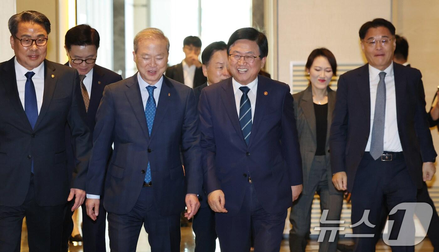 최교진 교육부 장관이 30일 서울 종로구 포시즌스 호텔에서 열린 '교육부 장관-한국대학교육협의회 회장단' 간담회'에 참석하고 있다. 2025.9.30/뉴스1 ⓒ News1 장수영 기자