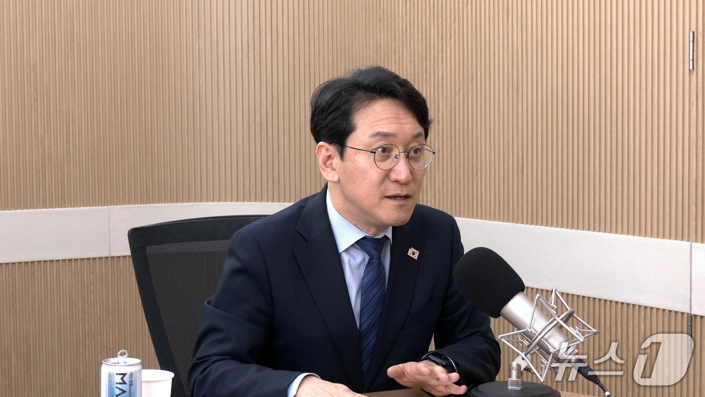 천준호 더불어민주당 의원이 30일 뉴스1TV &#39;팩트앤뷰&#39;에 출연해 질문에 답하고 있다.