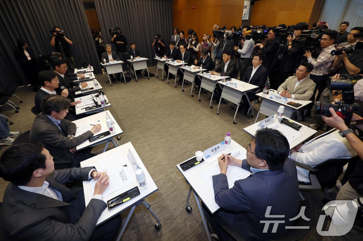이찬진 금융감독원장이 30일 오후 서울시 서초구 강남대로 드림플러스 강남에서 열린 가상자산사업자 CEO 간담회에서 모두 발언을 하고 있다. 2025.9.30/뉴스1 ⓒ News1 박정호 기자