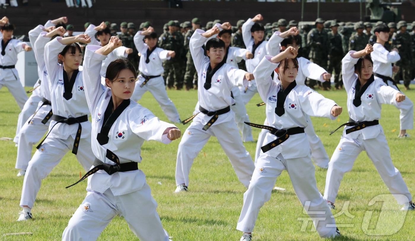 본문 이미지 - 태권도 시범 모습/뉴스1 ⓒ News1 김기태 기자