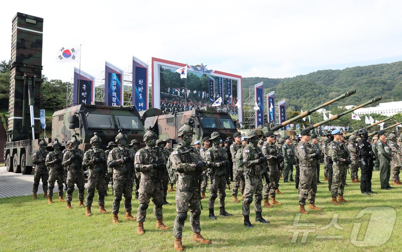 지난달 29일 충남 계룡대 연병장에서 열린 제77주년 국군의날 기념식 미디어데이 행사에서 전시 장비가 도열해 있다. 2025.10.1/뉴스1 ⓒ News1 김기태 기자