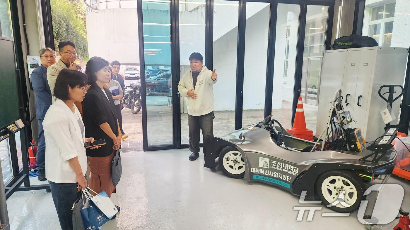 광주시가 라이즈 사업 수행 현장을 방문하고 있다.&#40;광주시 제공. 재판매 및 DB 금지&#41; /뉴스1 ⓒ News1 박준배 기자