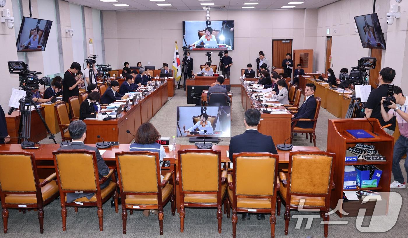 지난달 30일 서울 여의도 국회 법제사법위원회에서 조희대 대법원장 대선개입 의혹 관련 긴급현안 청문회가 열리고 있다. 2025.9.30/뉴스1 ⓒ News1 신웅수 기자