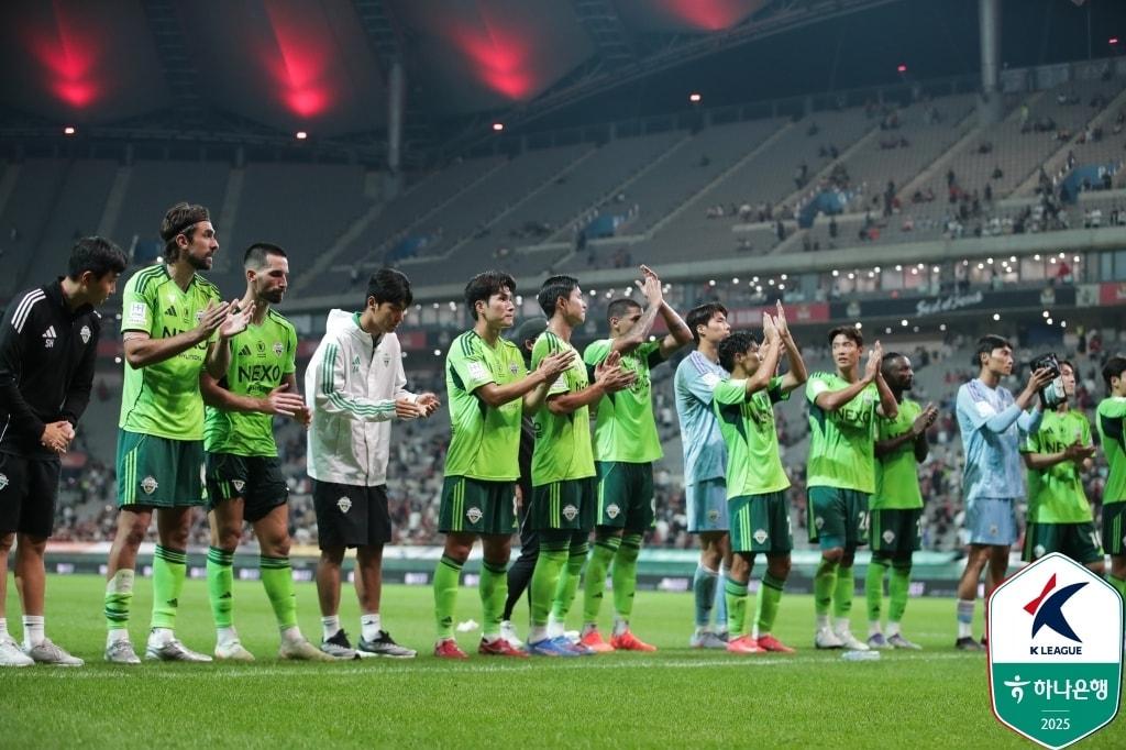 본문 이미지 - 조기 우승을 노리는 전북 현대 선수들(한국프로축구연맹 제공) 
