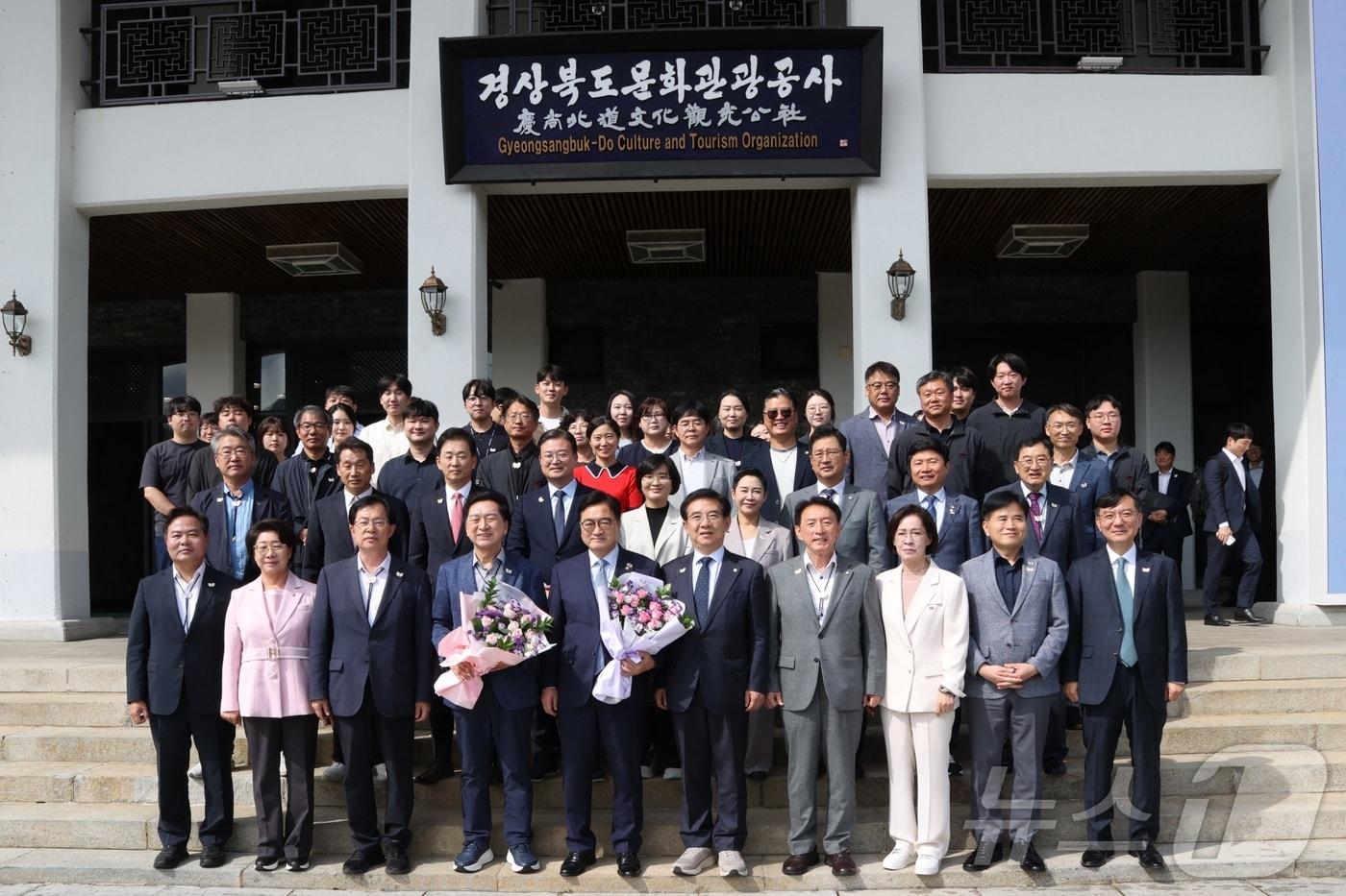 경북도는 30일 경주를 찾은 우원식 국회의장과 김석기 외교통일위원장, 국회 APEC특위&#40;위원장 김기현&#41; 의원단과 함께 정상회의장, 미디어센터, 라한호텔, 경제전시장, 국립경주박물관 등 주요 행사장을 점검했다. &#40;경북도 제공. 재판매 및 DB금지&#41; /뉴스1