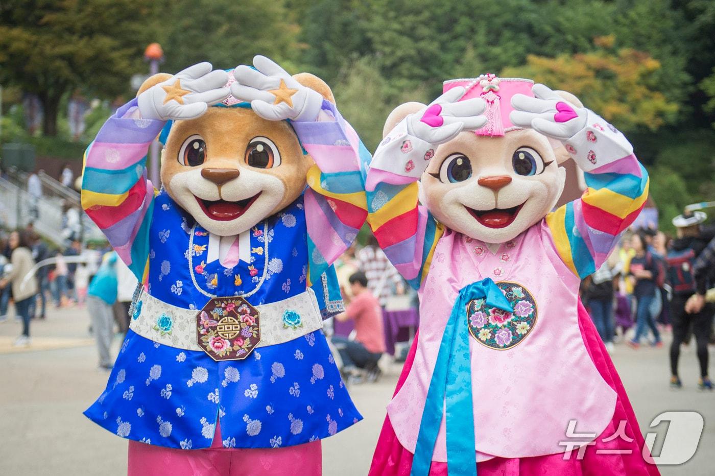 한복 캐릭터 포토타임&#40;에버랜드 제공&#41;