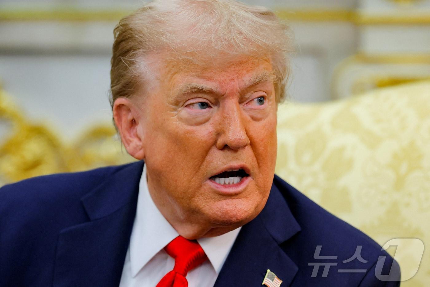 3일&#40;현지시간&#41; 도널드 트럼프 미국 대통령이 백악관에서 카롤 나브로츠키 폴란드 대통령과 정상회담을 가지며 취재진 질문에 답하고 있다. 2025.09.03 ⓒ 로이터=뉴스1 ⓒ News1 김지완 기자