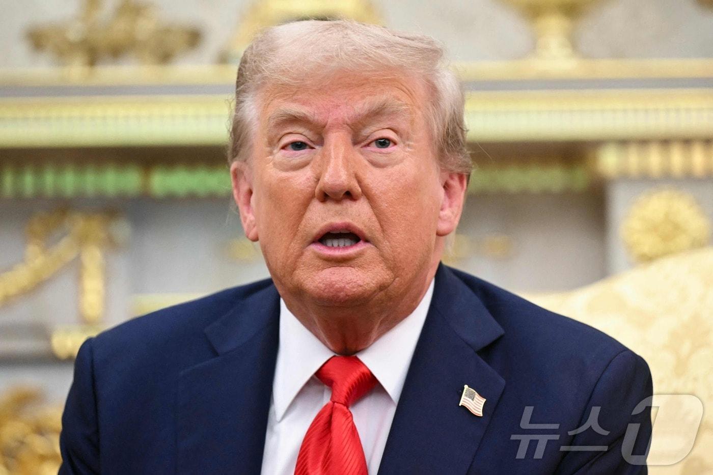 도널드 트럼프 미국 대통령이 3일&#40;현지시간&#41; 워싱턴DC 백악관 집무실에서 카롤 나브로츠키 폴란드 대통령과 만나 발언하고 있다. 2025.09.03. ⓒ AFP=뉴스1 ⓒ News1 류정민 특파원