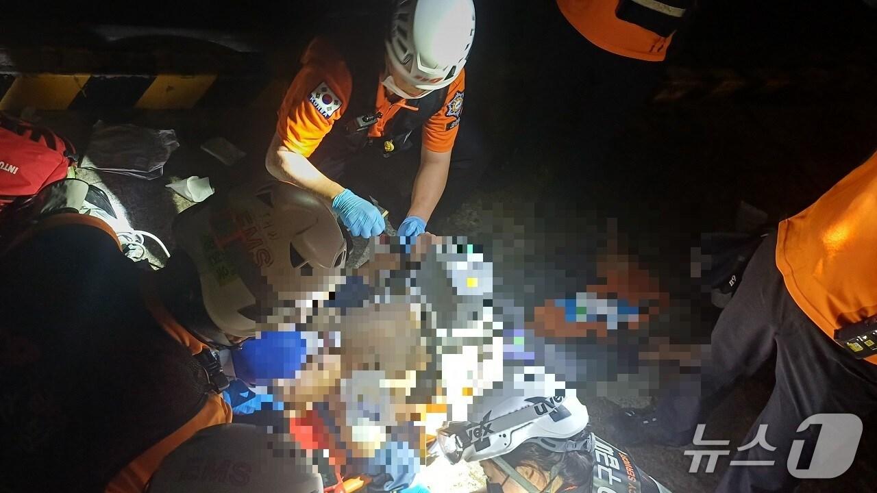 본문 이미지 -  태안 소원면 모항항 추락사고 현장. (태안소방서 제공, 재판매 및 DB금지) / 뉴스1