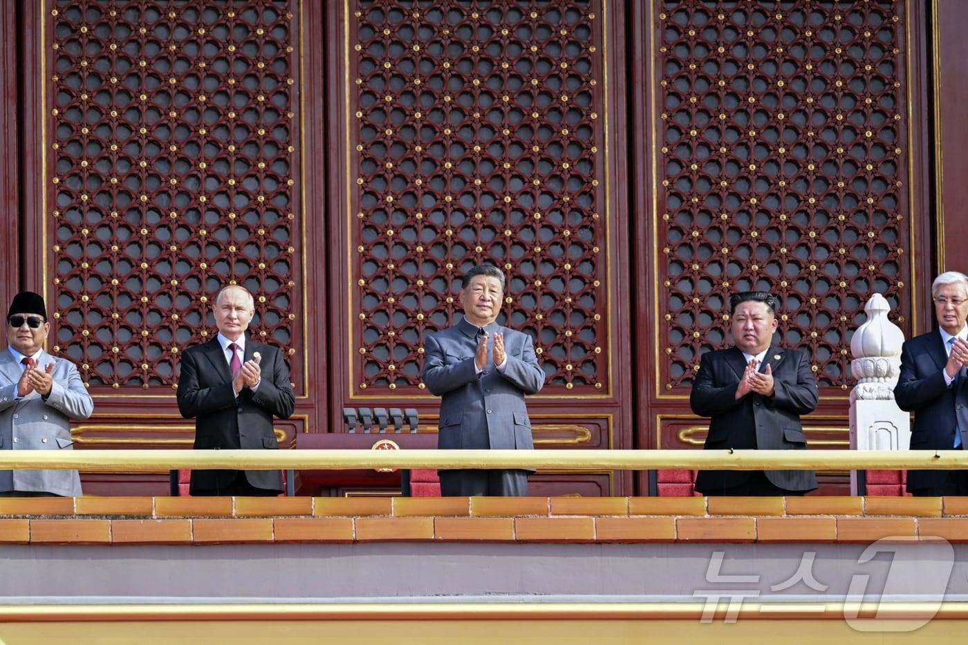 &#40;평양 노동신문=뉴스1&#41; = 북한 노동당 기관지 노동신문은 4일 &#34;김정은 동지께서 중국인민 항일전쟁 및 세계반파쇼전쟁승리&#40;전승절&#41; 80돌&#40;주년&#41; 기념행사에 참석했다＂라고 보도했다. [국내에서만 사용가능. 재배포 금지. DB 금지. For Use Only in the Republic of Korea. Redistribution Prohibited] rodongphoto@news1.kr