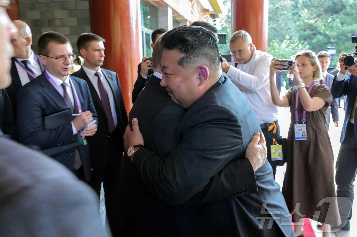 &#40;평양 노동신문=뉴스1&#41; = 김정은 북한 노동당 총비서가 지난 3일 중국인민항일전쟁 및 세계반파쇼전쟁승리&#40;전승절&#41; 80주년 기념행사에 참석해 블라디미르 푸틴 러시아 대통령과 정상회담을 하는 모습. [국내에서만 사용가능. 재배포 금지. DB 금지. For Use Only in the Republic of Korea. Redistribution Prohibited] rodongphoto@news1.kr