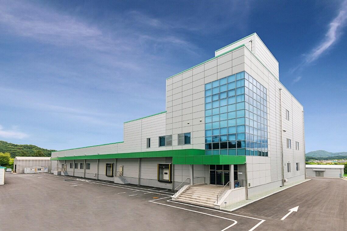 본문 이미지 - 충청북도 괴산군 소재 ‘신선나또 공장’ 전경(풀무원 제공)