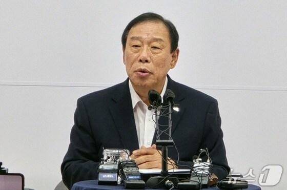 본문 이미지 - 기자회견하는 최민호 세종시장. / 뉴스1