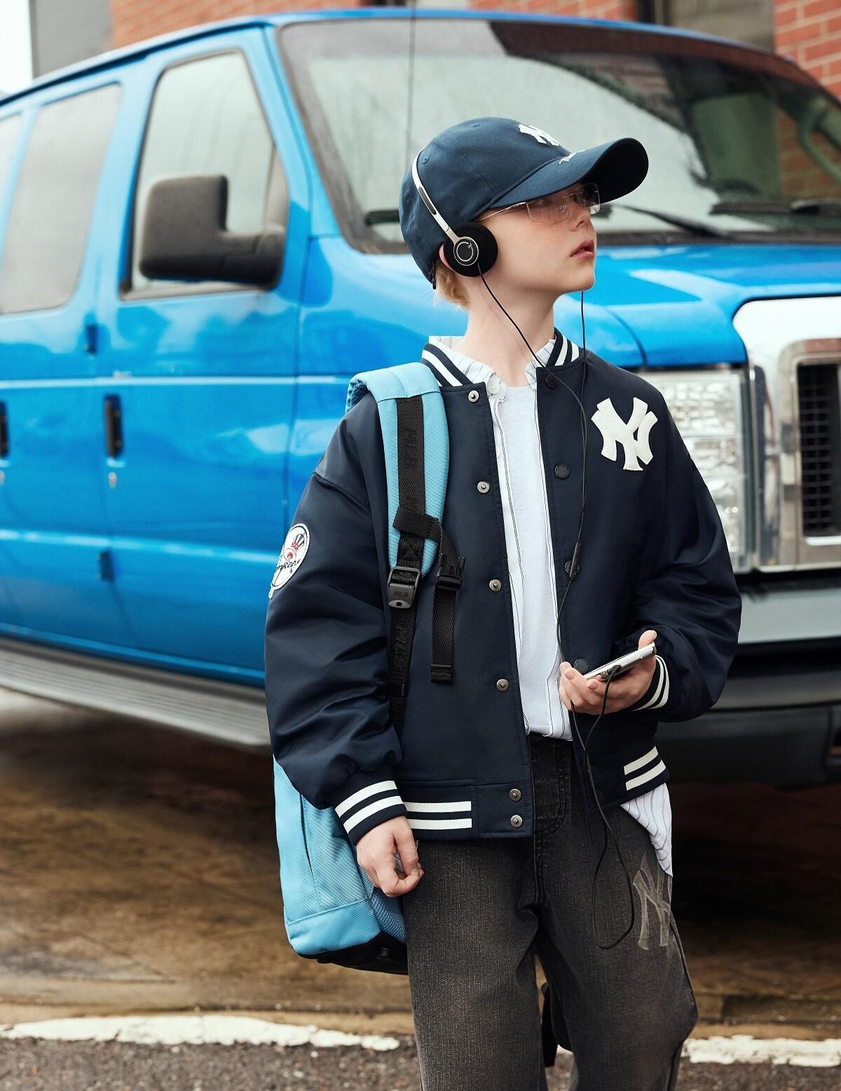 본문 이미지 - MLB키즈 '바시티 점퍼' 신학기 화보 (MLB키즈 제공)