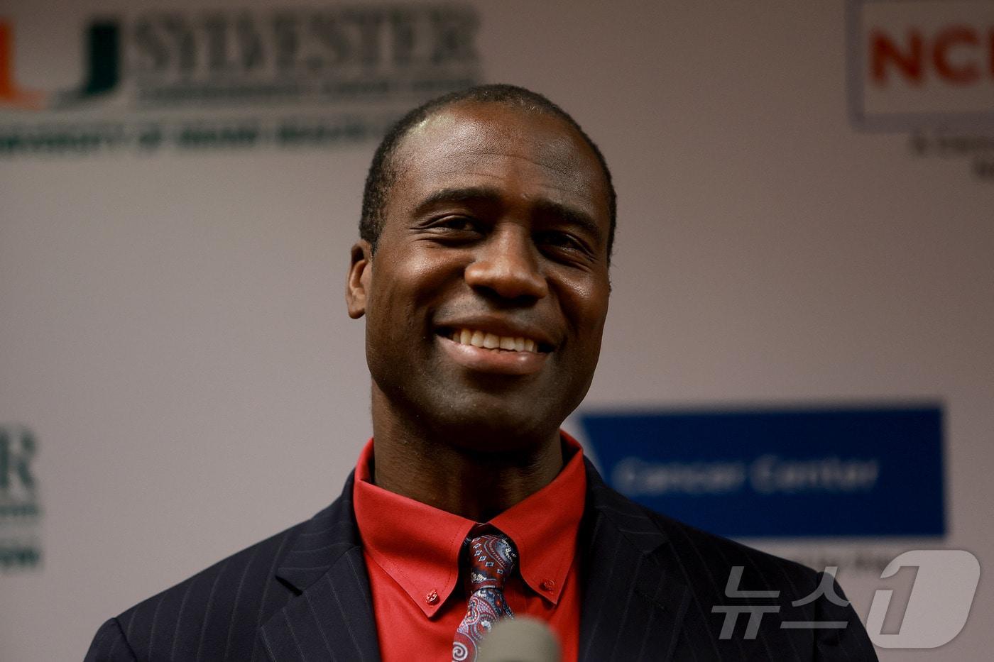 플로리다 보건국장 조지프 라다포 박사가 2022년 5월 17일&#40;현지시간&#41; 플로리다주 마이애미에 있는 마이애미대학 헬스 시스템 돈 소퍼 임상연구센터에서 열린 기자회견에서 발언하고 있다. 2022.05.17. ⓒ AFP=뉴스1 ⓒ News1 윤다정 기자