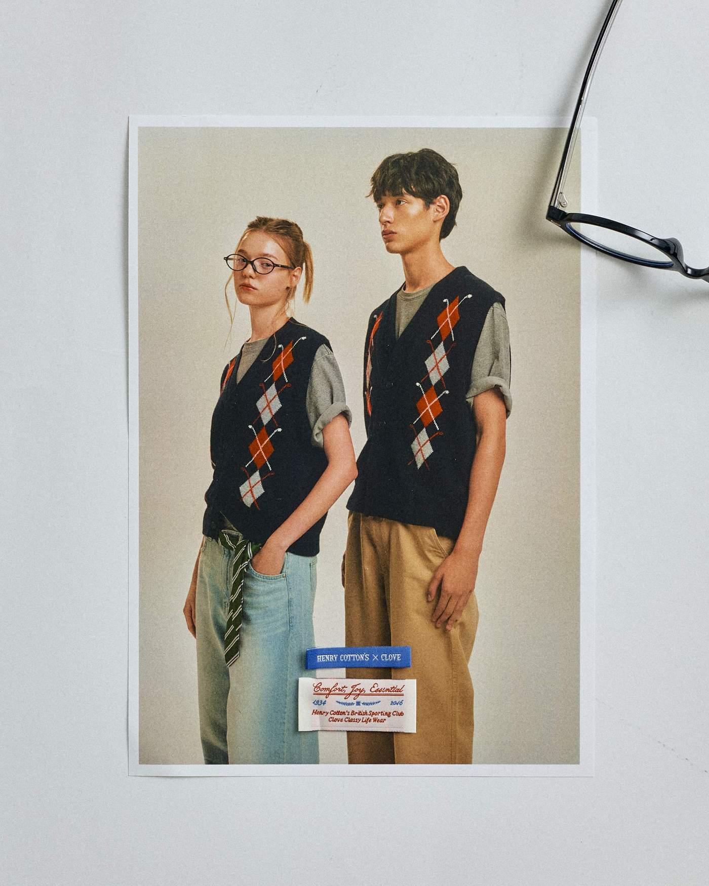 본문 이미지 - 헨리코튼X클로브 협업 아가일 니트 베스트.(코오롱인더스트리FnC부문 제공)