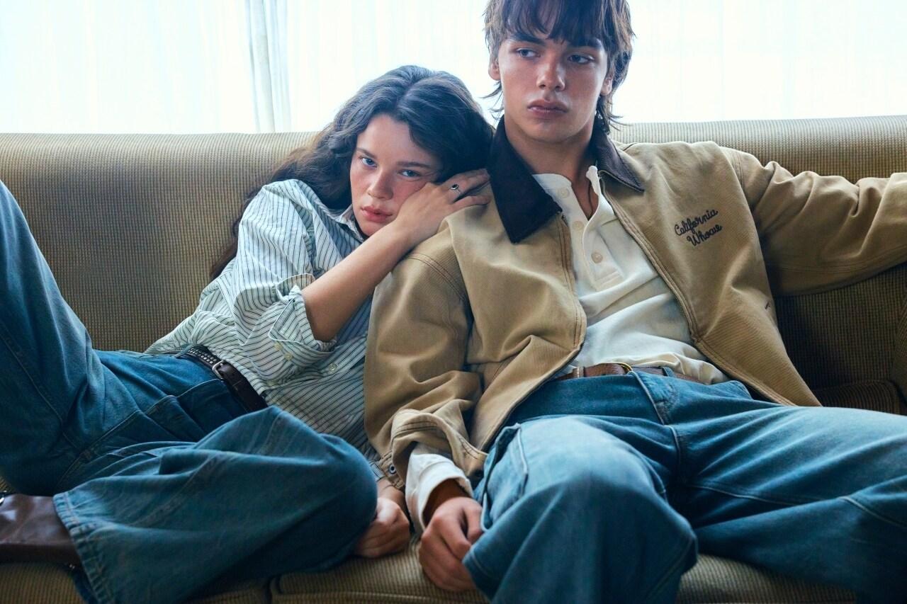 본문 이미지 - 이랜드 후아유, 2025년 가을 데님 컬렉션 '블루 레거시' 화보.(이랜드월드 제공)