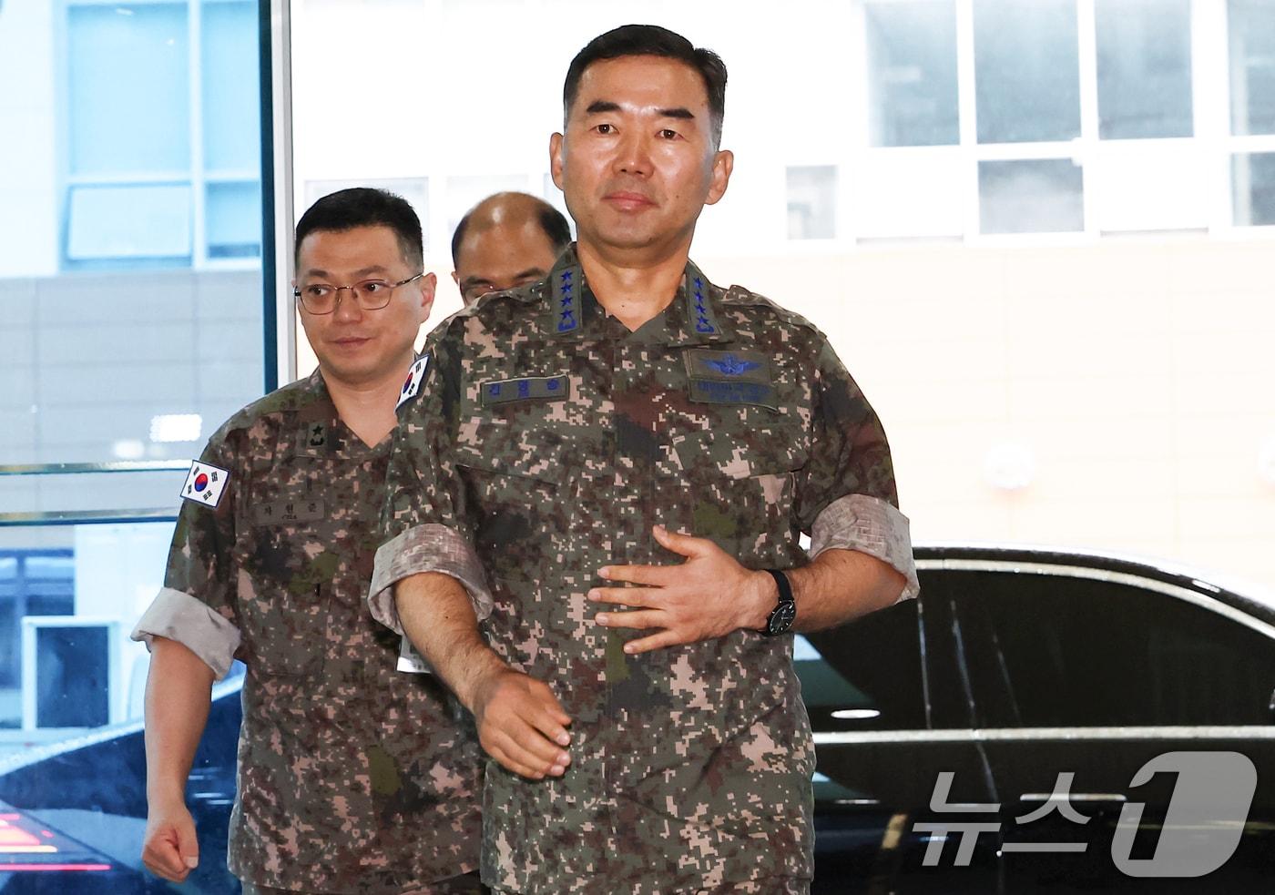 진영승 합참의장 후보자가 4일 오전 서울 용산구 육군회관에 마련된 인사청문회 준비 집무실로 출근하고 있다. 2025.9.4/뉴스1 ⓒ News1 김민지 기자