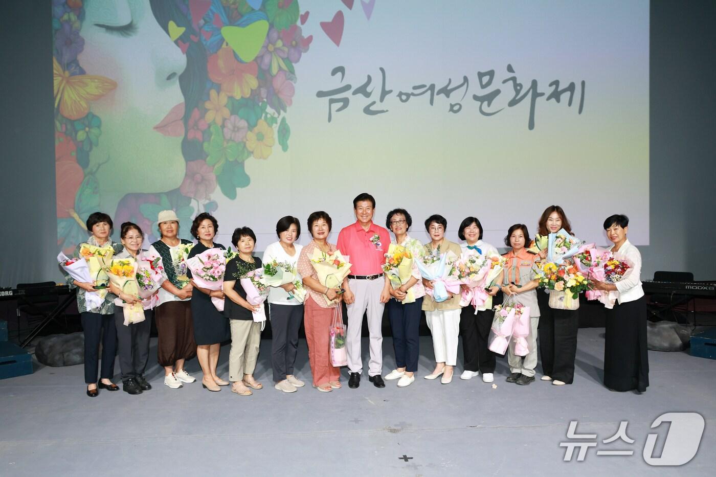 금산군이 양성평등주간을 기념해 3일 금산다락원 대공연장에서 ‘다시 나답게, 삶의 무대 위 당신이 주인공이 되는 날’을 주제로 제20회 금산여성문화제를 개최했다. (금산군 제공.재판매 및 DB금지)/뉴스1 