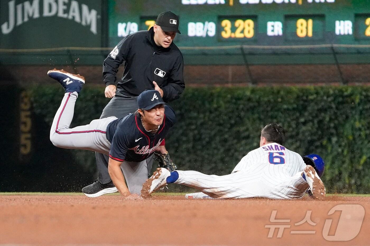 애틀랜타 브레이브스 내야수 김하성&#40;왼쪽&#41;이 4일&#40;한국시간&#41; 열린 2025 메이저리그 시카고 컵스전에서 7회초 역전 3점 홈런을 터뜨렸다. ⓒ 로이터=뉴스1