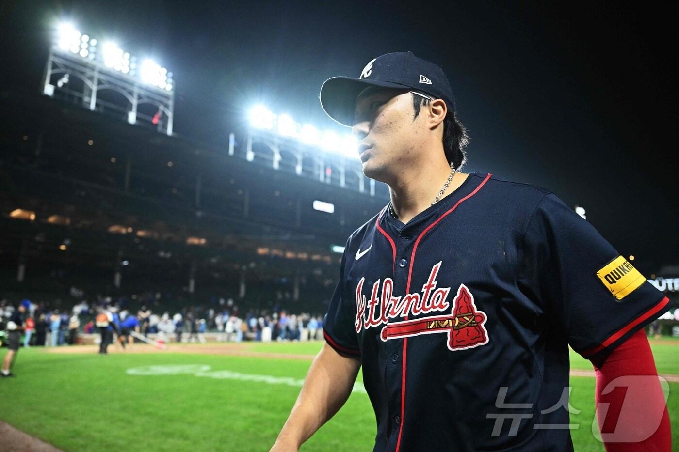 애틀랜타 브레이브스 내야수 김하성&#40;왼쪽&#41;이 4일&#40;한국시간&#41; 열린 2025 메이저리그 시카고 컵스전에서 7회초 역전 3점 홈런을 터뜨려 5-1 승리를 이끌었다. ⓒ AFP=뉴스1