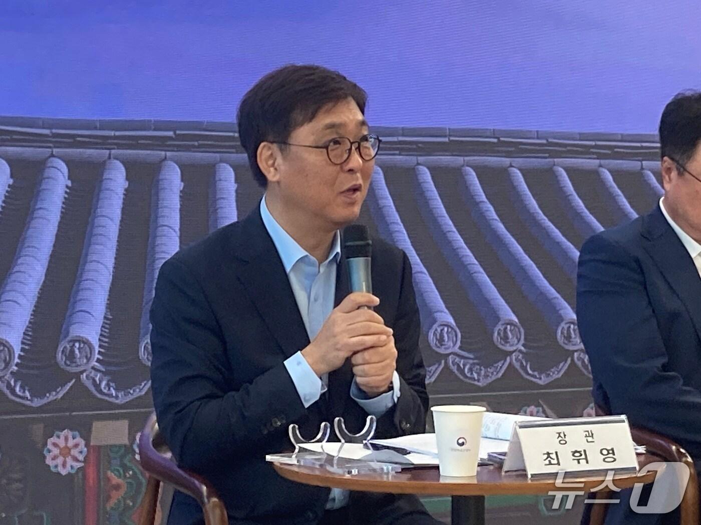 본문 이미지 - 최휘영 문화체육관광부 장관이 취임 한 달을 맞아 4일 출입기자단을 만나 이같이 말했다.