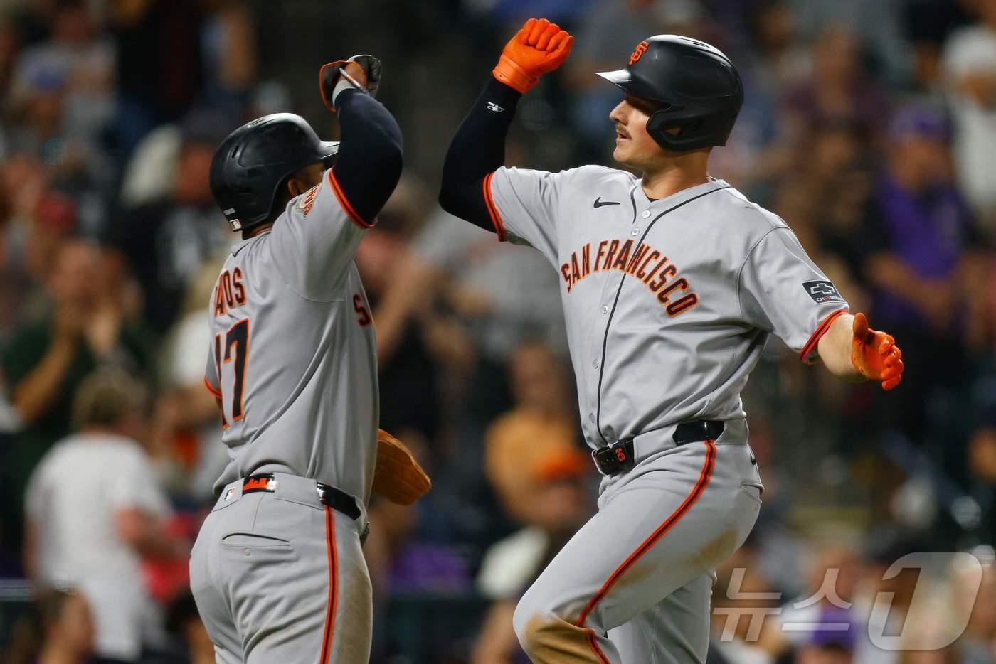 샌프란시스코 자이언츠가 4일&#40;한국시간&#41; 열린 2025 메이저리그 콜로라도 로키스와 원정 경기에서 10-8로 이겼다. ⓒ AFP=뉴스1