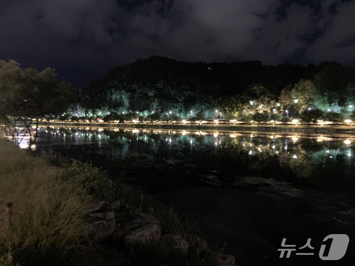 본문 이미지 - 진주 남강변에 설치된 경관조명&#40;진주시 제공. 재판매 및 DB금지&#41;.
