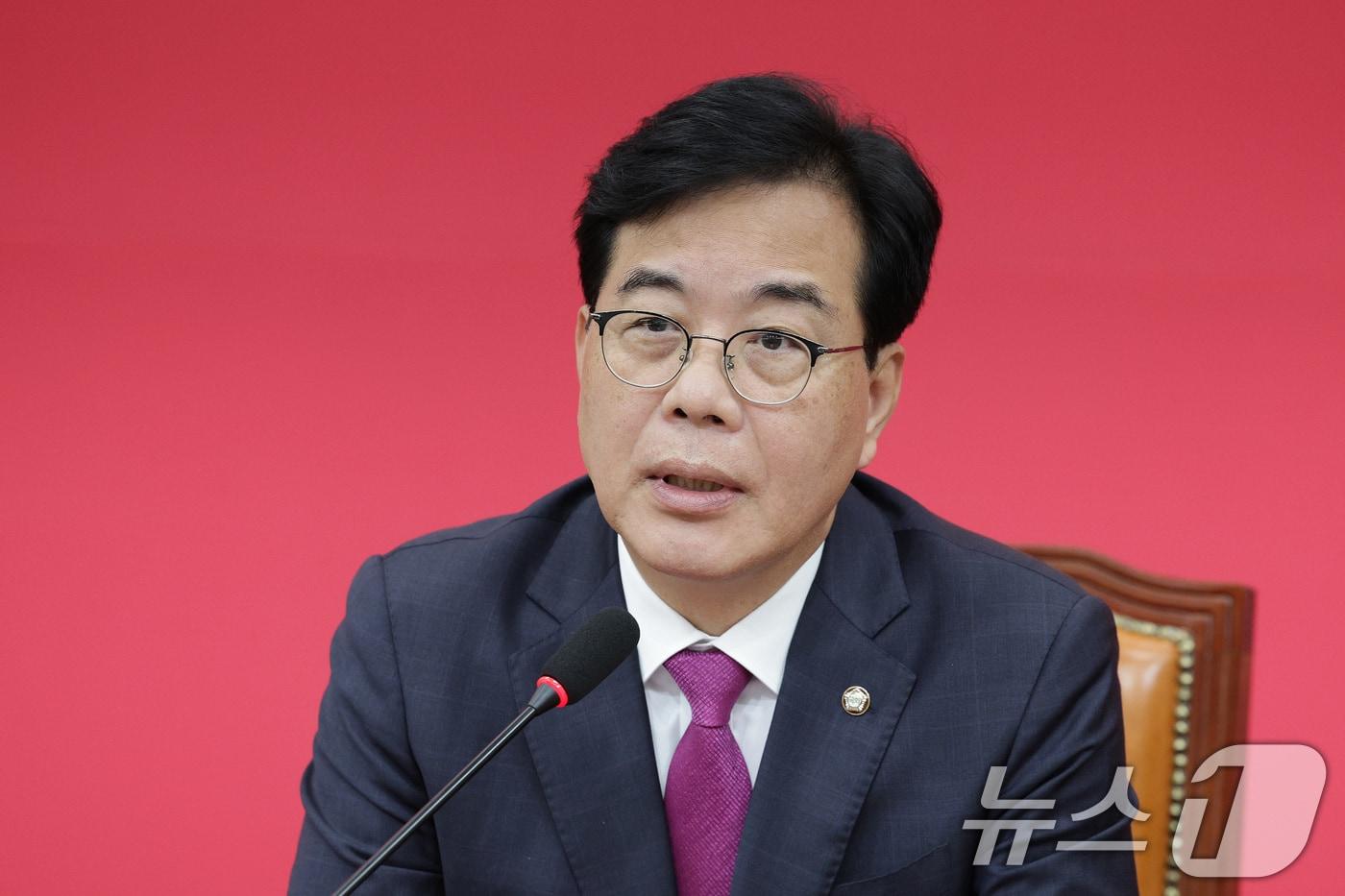 송언석 국민의힘 원내대표가 4일 오후 서울 여의도 국회에서 최교진 교육부 장관 후보자 관련 긴급 기자간담회를 하고 있다. 2025.9.4/뉴스1 ⓒ News1 신웅수 기자