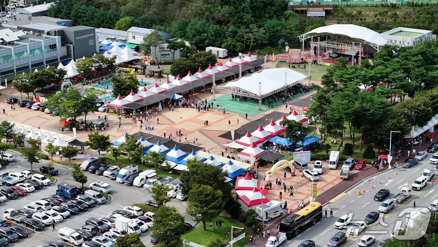 이천시 장호원읍 햇사레 농산물 산지유통센터 복숭아축제장 모습.&#40;이천시 제공&#41;