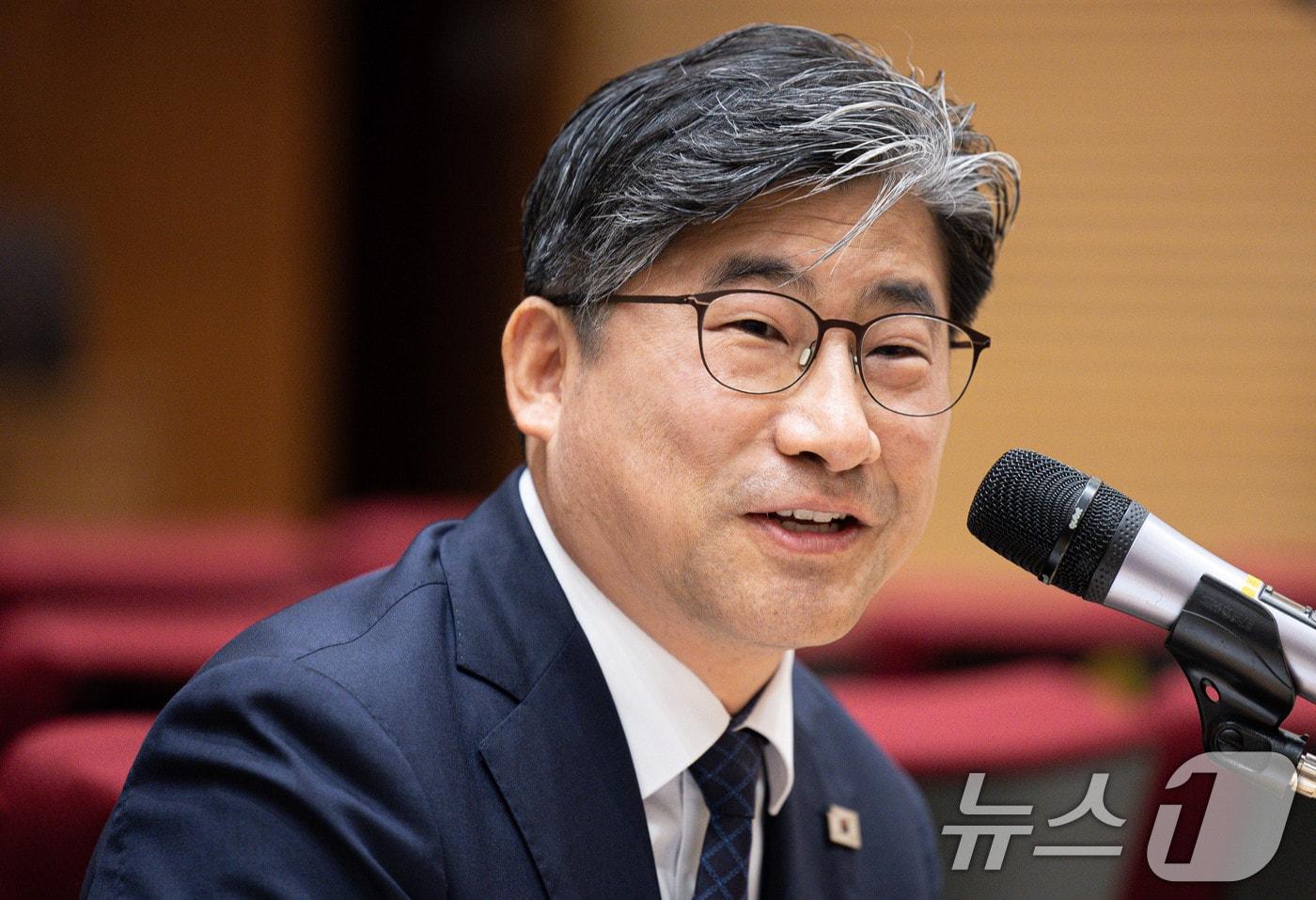 본문 이미지 - 류덕현 대통령실 재정기획보좌관이 지난해 9월 서울 용산 대통령실에서 열린 기자간담회에서 발언을 하고 있다. 2025.9.4 ⓒ 뉴스1 이재명 기자