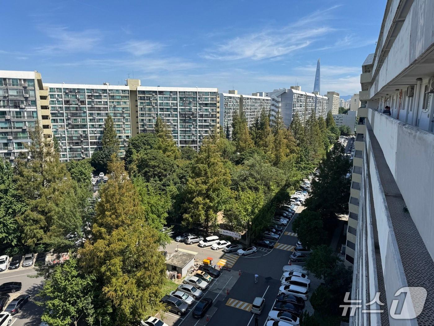 본문 이미지 - 서울 강남권을 대표하는 노후 대단지 아파트인 대치동 은마아파트가 최고 49층 5893가구(공공주택 1090가구) 규모 재탄생 한다. 2025.9.4/뉴스1 ⓒ News1 윤주현 기자