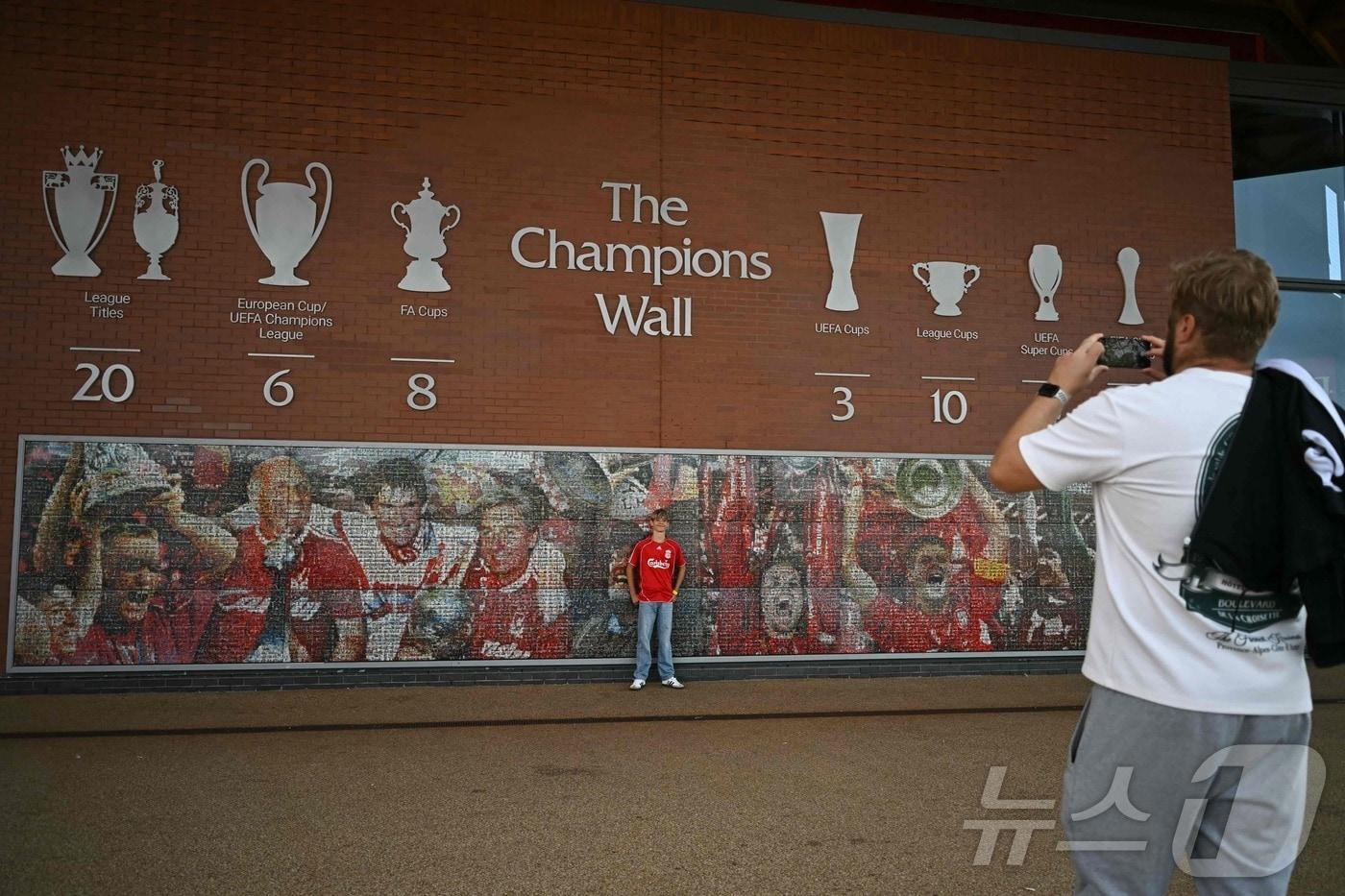 올여름 세계 남자축구에서 쓴 이적료가 13조를 넘었다.ⓒ AFP=뉴스1