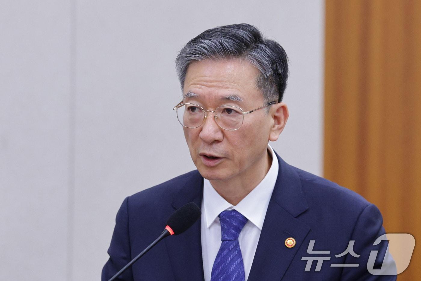 정성호 법무장관이 4일 오후 서울 여의도 국회에서 열린 법제사법위원회 전체회의에서 2024 회계연도 예비비지출 승인의 건에 대한 감사 인사를 하고 있다. 2025.9.4/뉴스1 ⓒ News1 신웅수 기자