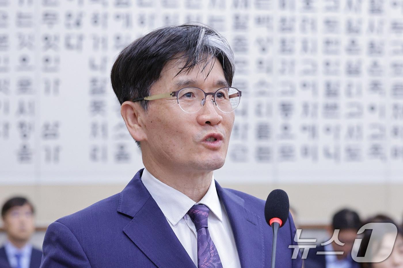 오동운 공수처장이 지난 4일 오후 서울 여의도 국회에서 열린 법제사법위원회 전체회의에서 2024 회계연도 예비비지출 승인의 건에 대한 감사 인사를 하고 있다. 2025.9.4/뉴스1 ⓒ News1 신웅수 기자