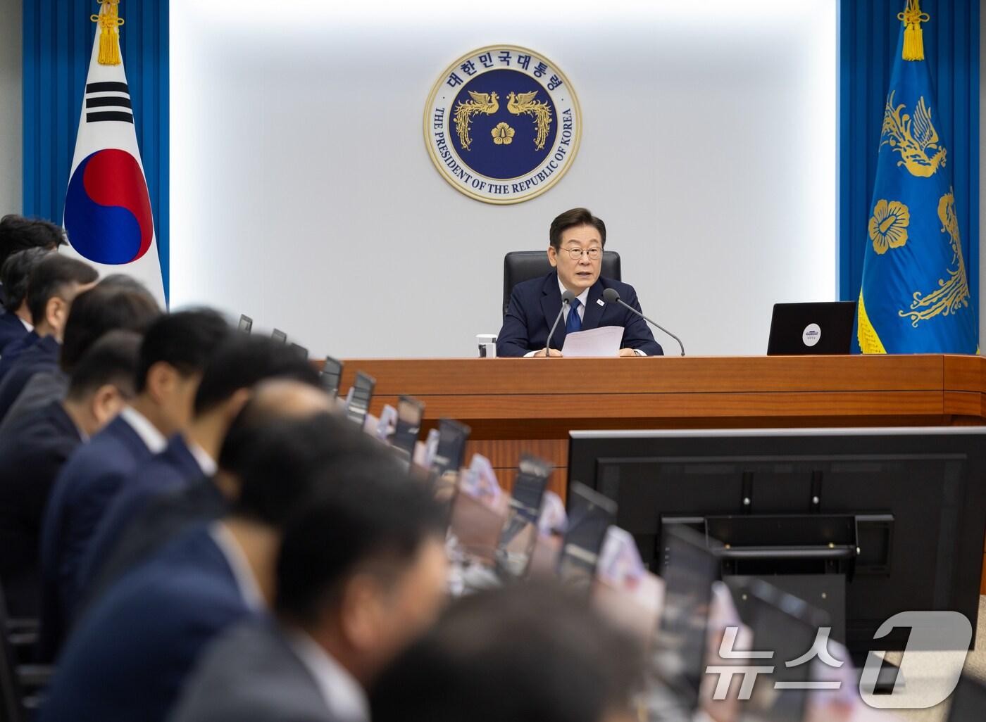 본문 이미지 - 이재명 대통령이 지난 4일 서울 용산 대통령실 청사에서 열린 제9차 수석·보좌관 회의에서 발언하고 있다. &#40;대통령실 제공. 재판매 및 DB 금지&#41; 2025.9.4/뉴스1 ⓒ News1 허경 기자
