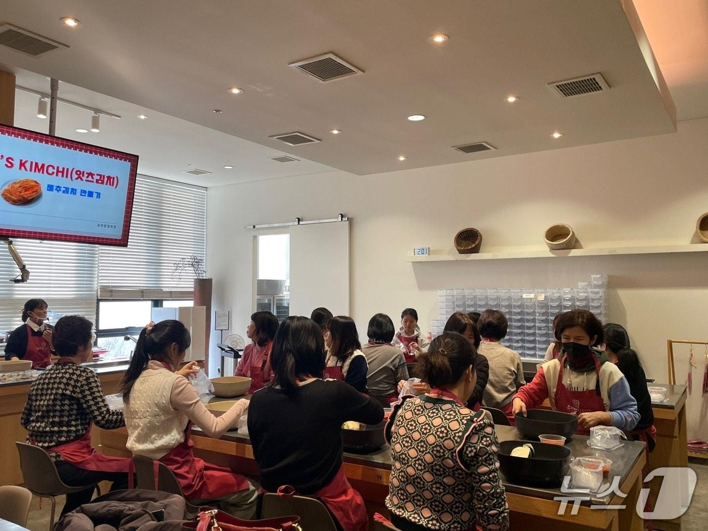 본문 이미지 - 성북외국인주민센터 프로그램 활동.&#40;서울시 제공&#41;