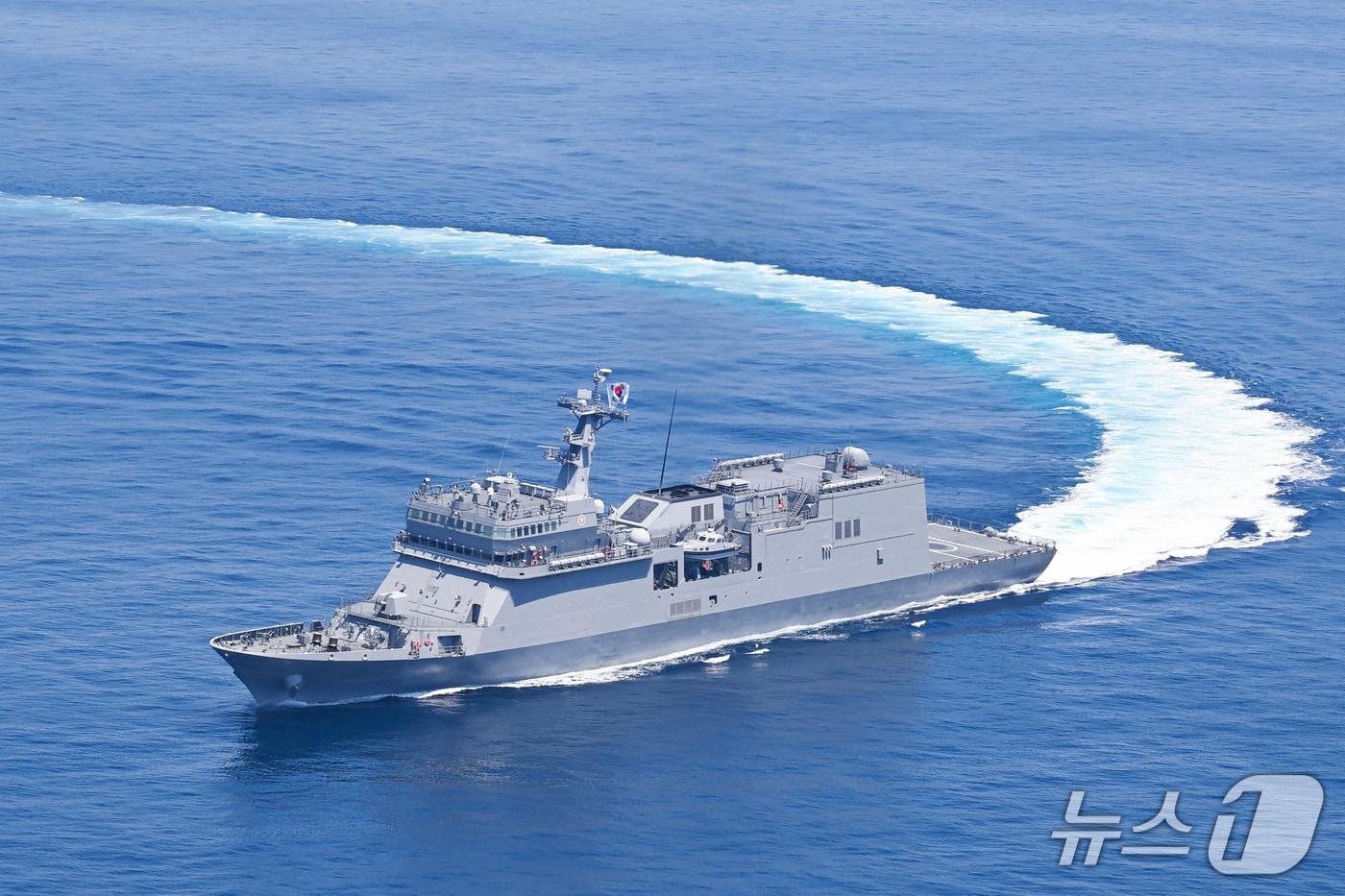 2025 순항훈련전단에 투입되는 한산도함 항해사진. (해군 제공)