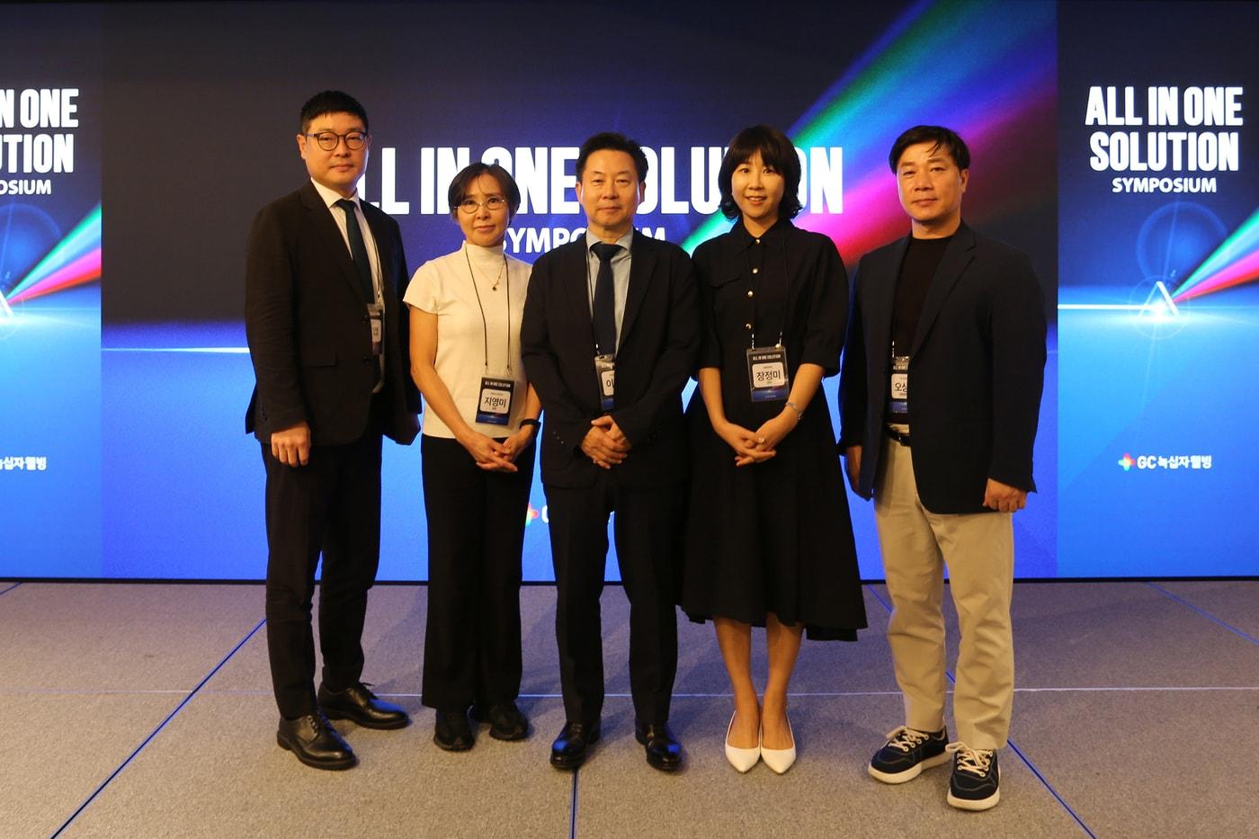   (좌측부터) GC녹십자웰빙 한정엽 IP본부장, 지영미 원장(서울성모신경외과), 이재환 원장(효사랑가정의원), 장정미 원장(슬림미의원), GC녹십자웰빙 오상수 경영관리실장. (GC 제공)