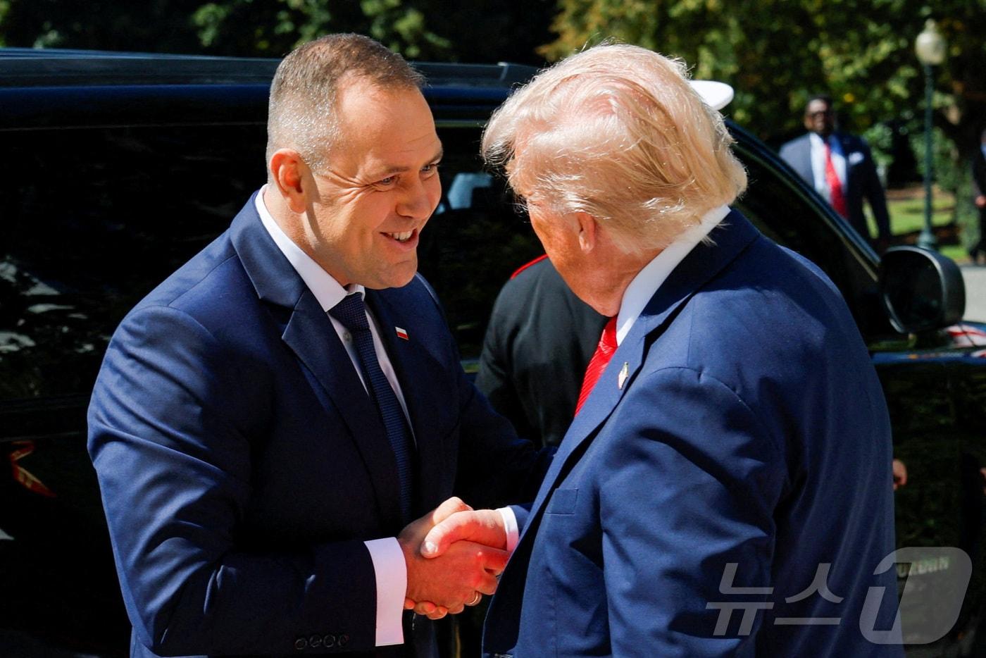 도널드 트럼프 미국 대통령과 카롤 나브로츠키 폴란드 대통령. ⓒ 로이터=뉴스1 ⓒ News1 심서현 기자