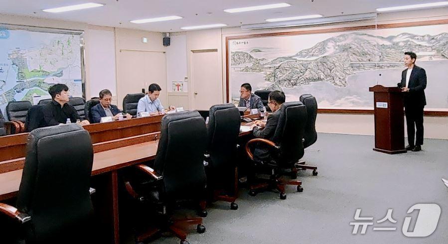 본문 이미지 - 군산시가 생활임금심의위원회를 열고 내년 생활임금을 1만780원으로 결정했다.&#40;군산시 제공, 재판매 및 DB 금지&#41;