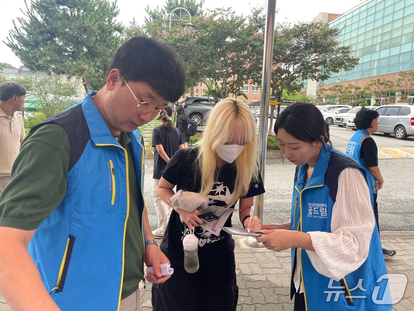 본문 이미지 - 김제시 학교밖청소년지원센터가 청소년들을 대상으로 문화활동을 펼치고 있다.(김제시 제공, 재판매 및 DB 금지)