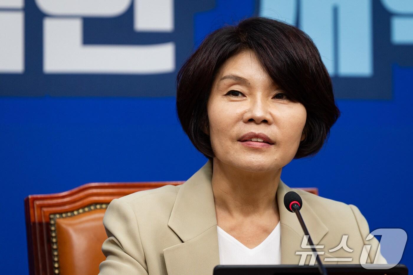 한정애 더불어민주당 정책위의장이 5일 서울 여의도 국회에서 정례 기자간담회를 하고 있다. 2025.9.5/뉴스1 ⓒ News1 유승관 기자