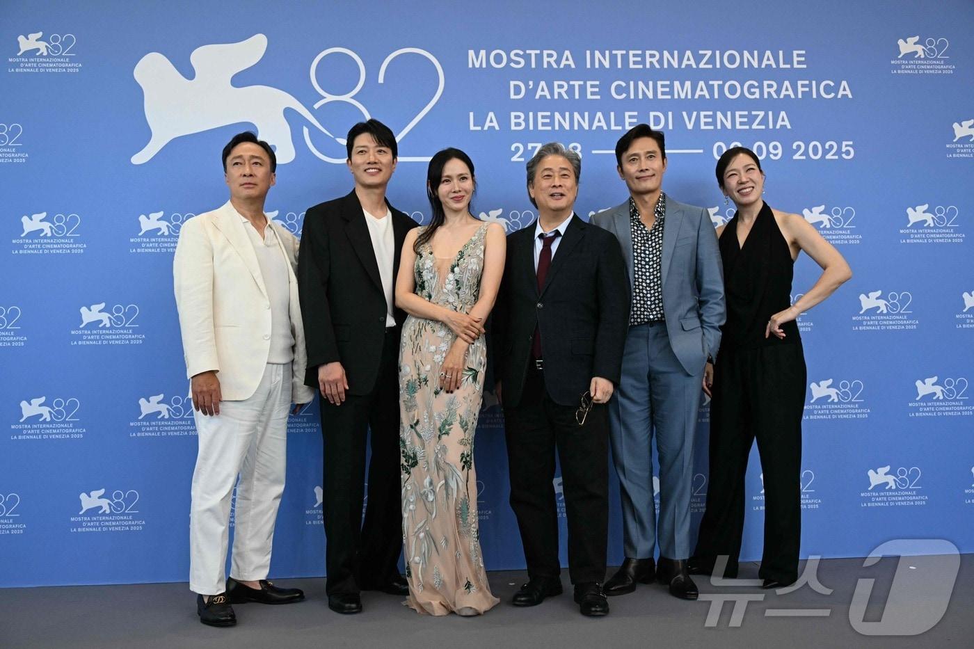 '어쩔수가없다' 배우 및 박찬욱 감독 ⓒ AFP=뉴스1