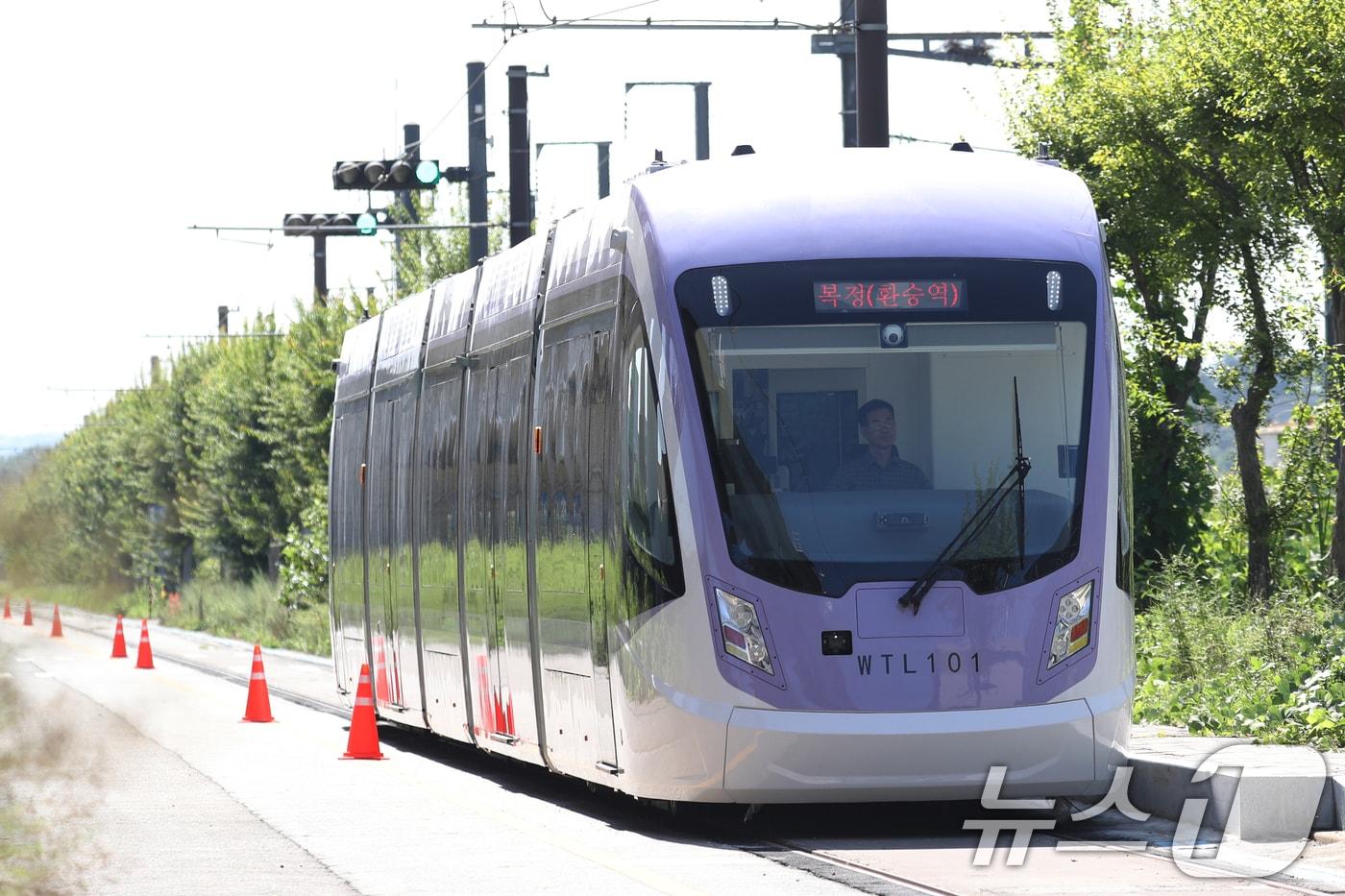 5일 오전 충북 청주시 오송읍 한국철도기술연구원 오송분원에서 서울시 위례선 트램 차량 예비주행 시험이 이뤄지고 있다. 2025.9.5/뉴스1 ⓒ News1 김용빈 기자