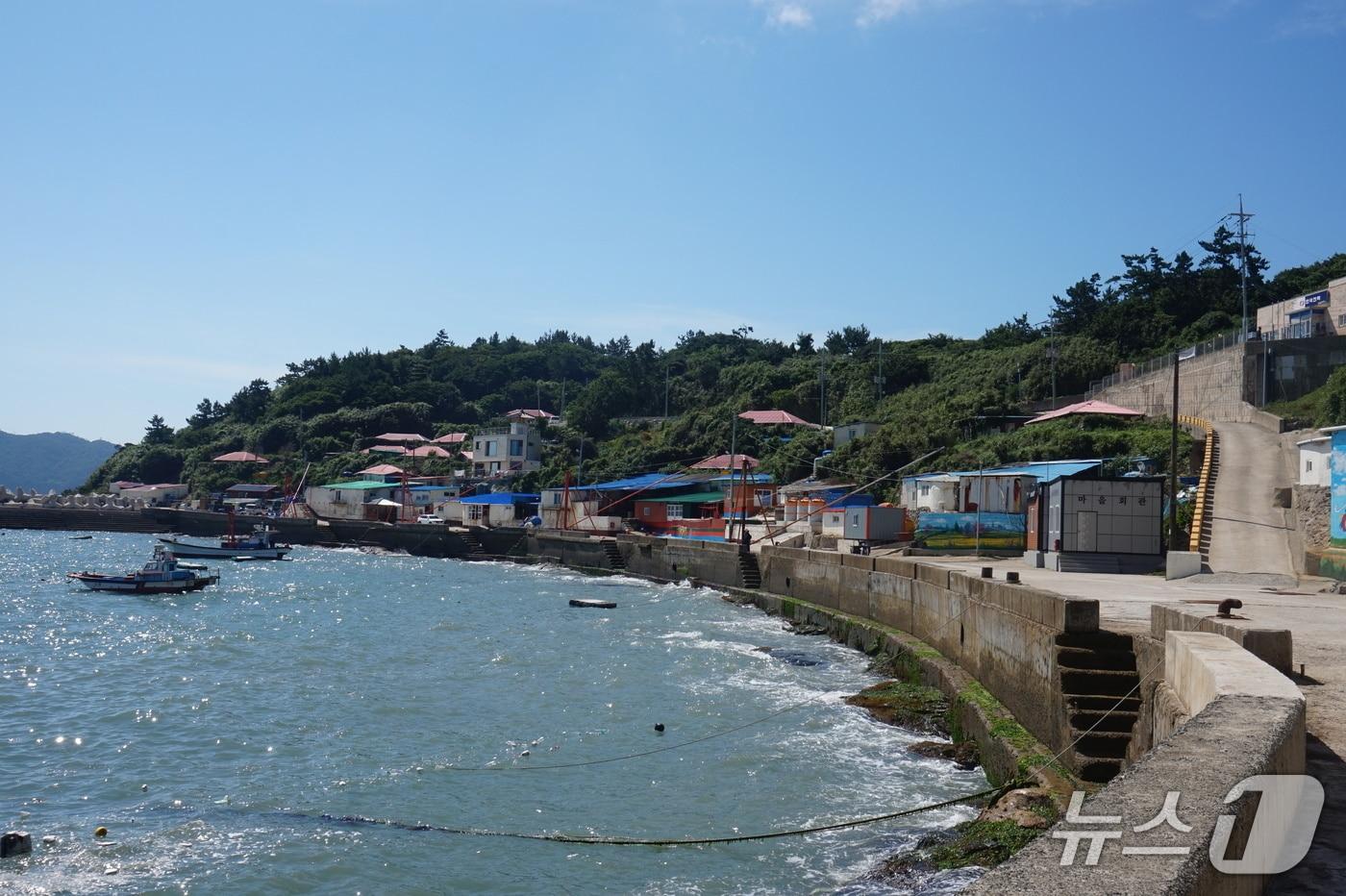 슬도마을. 마을 앞 도로는 선처럼 바다와 경계를 짓고, 경계 너머에서 파도는 늘 거칠고 땅은 가파르다. 2025.9.5/뉴스1 ⓒ News1 조영석 기자 