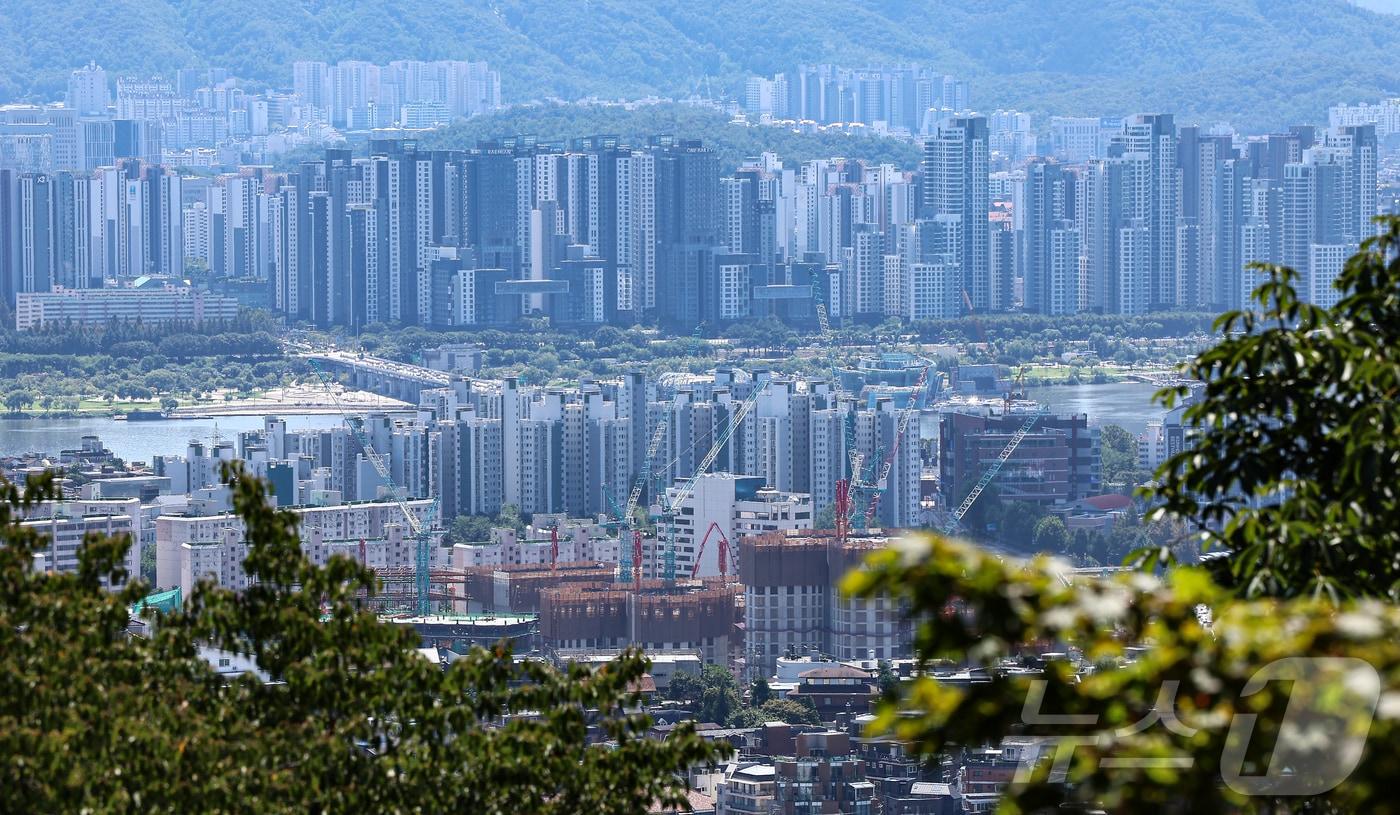 서울 중구 남산에서 바라본 시내 아파트 단지. 2025.9.5/뉴스1 ⓒ News1 김도우 기자