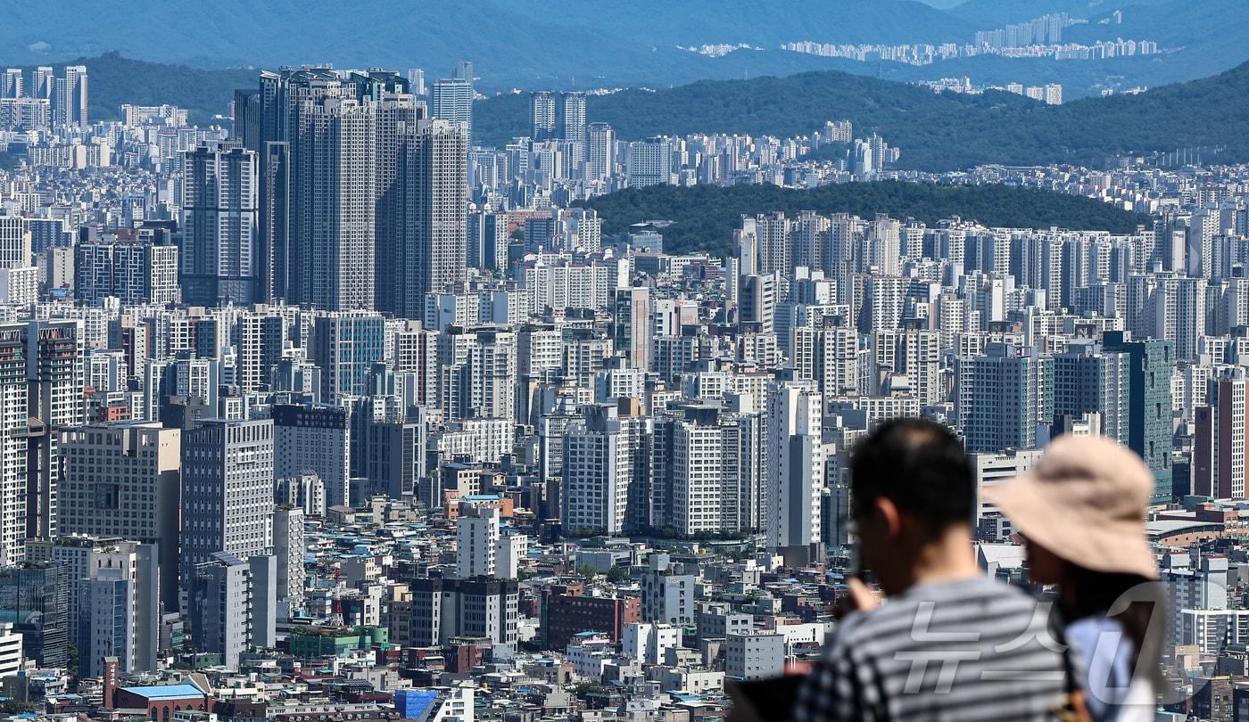 본문 이미지 - 사진은 이날 서울 중구 남산에서 바라본 시내 아파트 단지. 2025.9.5 ⓒ 뉴스1 김도우 기자